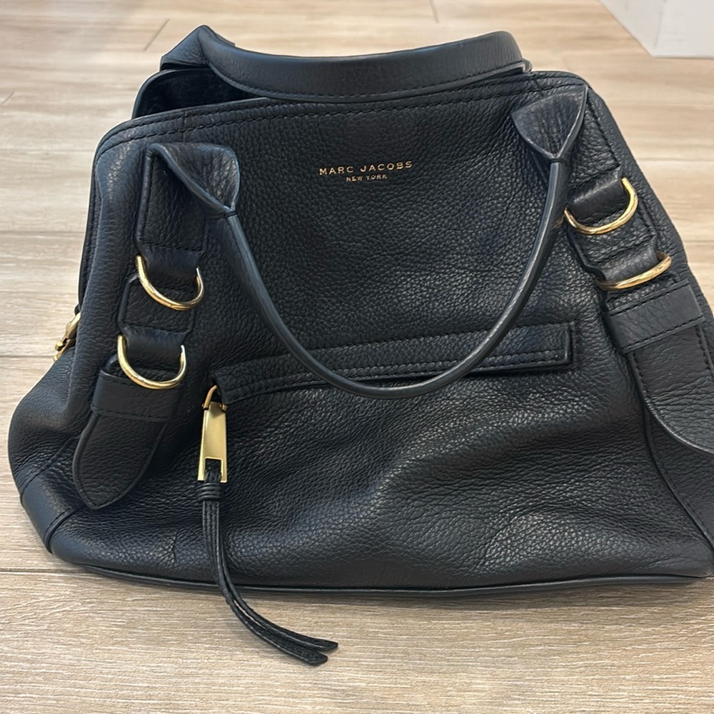 Excellent condition Marc Jacobs pebbled leather black bag with shoulder strap